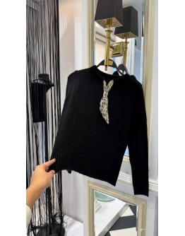 Siyah Fularlı Kazak