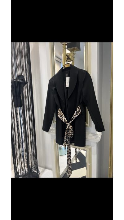 Leopar Detay Fiyonk Siyah Ceket