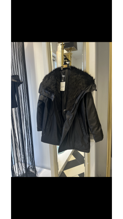 Kürk Detaylı Kısa Kapitone Siyah Mont