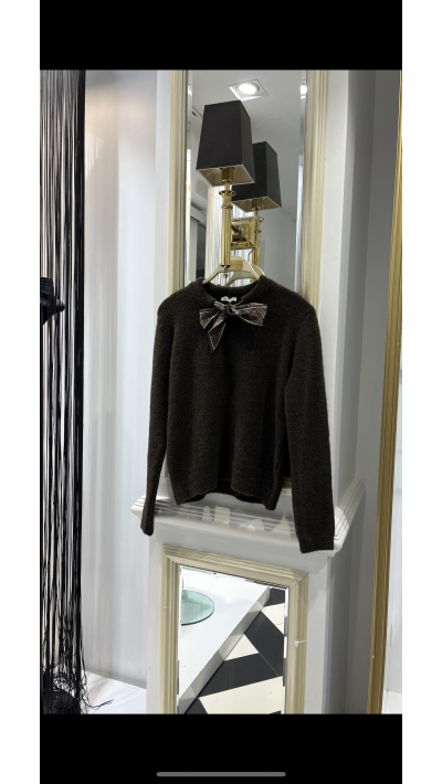 Kahverengi Fularlı Kazak