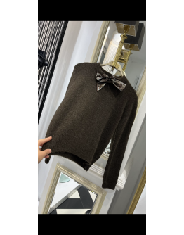 Kahverengi Fularlı Kazak