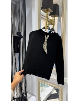 Siyah Fularlı Kazak