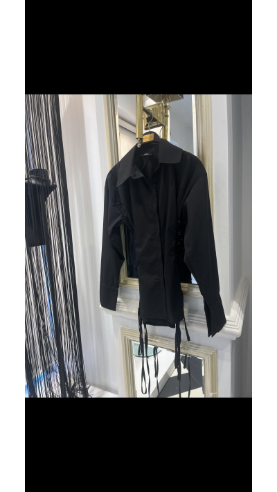 Kuşgözü Bağcık Detay Siyah Bluz